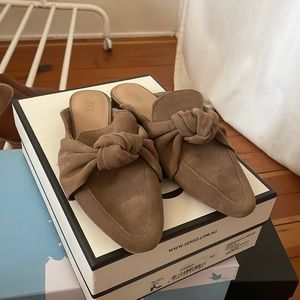 ZARA Mules / Flats Beige / Tan